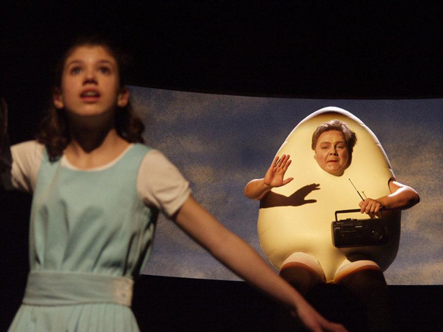 Foto von ALICE IM WUNDERLAND nach Lewis Carroll, Daniel Wahl, 2001